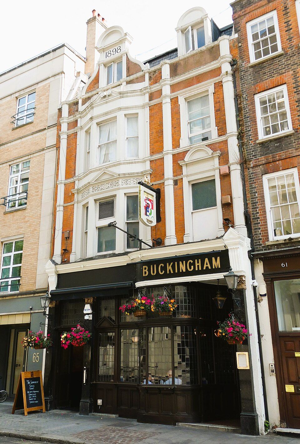 Buckingham Arms, a late-Victorian Young's pub between Buckingham Palace and Westminster Abbey