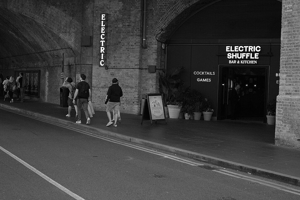 Electric Shuffle (London Bridge), a shuffleboard and cocktail bar