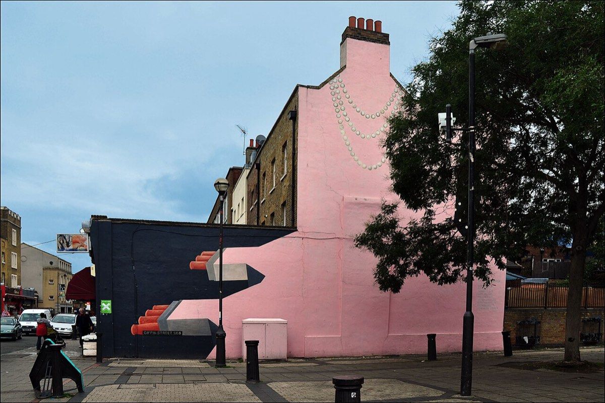 Giffin Square Mural, "His 'n' Hers", a trompe l'oeil mural called "His 'n' Hers," painted on the gable end of a building