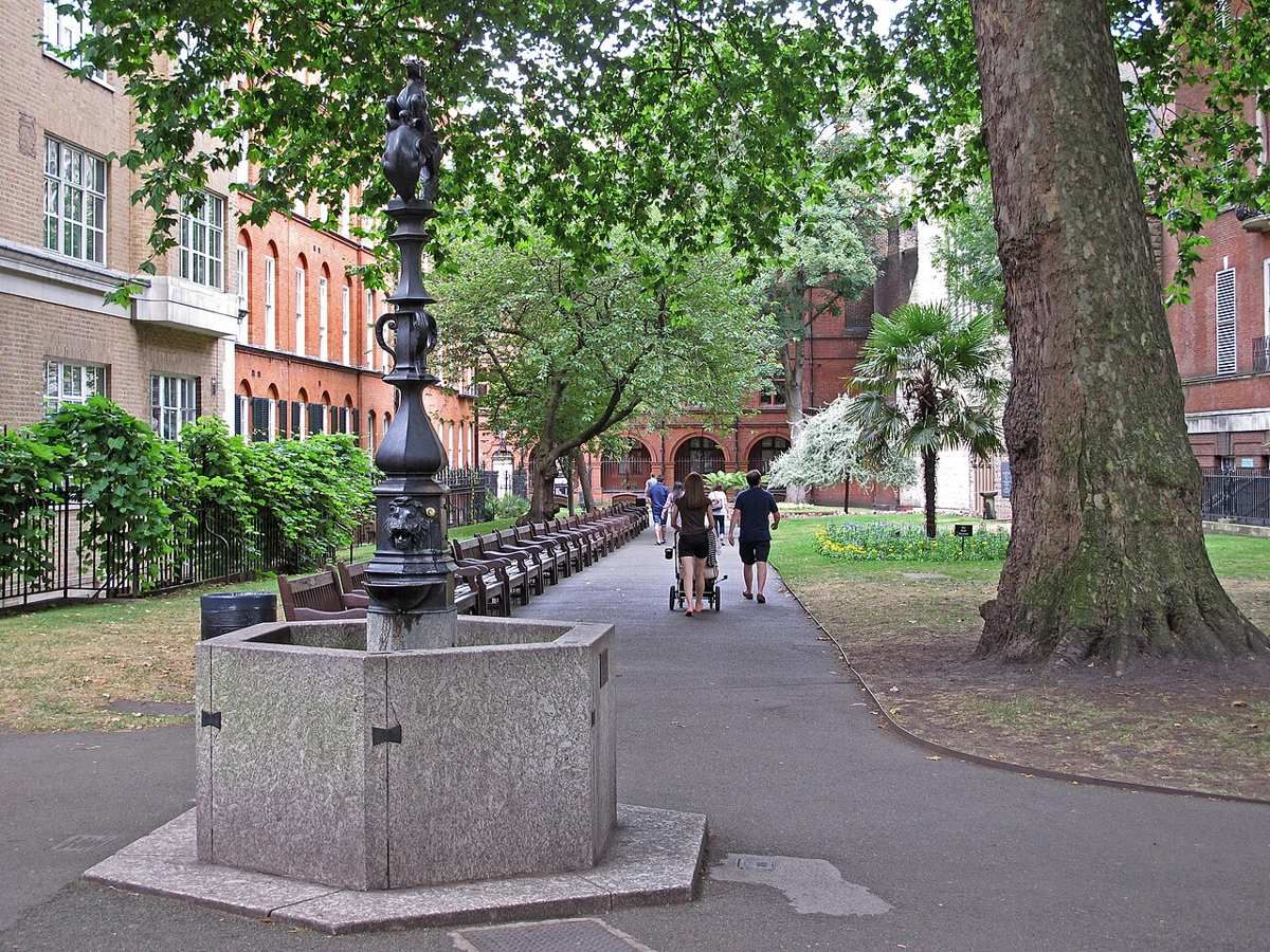 Mount Street Gardens, a leafy, hushed Mayfair garden on a former burial ground