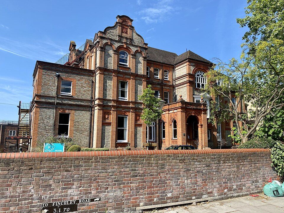 Palmers Lodge Swiss Cottage, a hostel inside a Grade II listed Victorian mansion