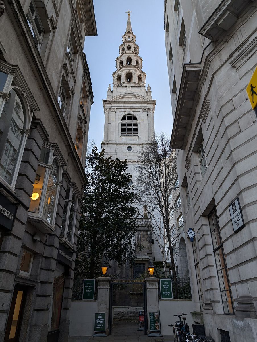St Bride's Church, Fleet Street, Wren's tiered steeple church on Fleet Street
